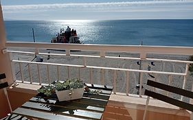 Primera linea de Playa a 10 min Estepona